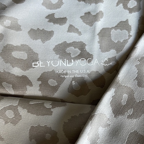 Beyond Yoga Leopard Leggings - Picture 4 of 4